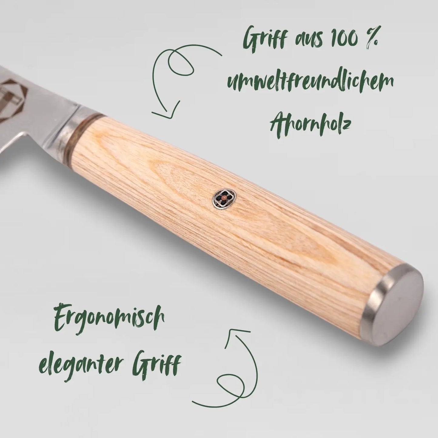 Detailansicht des Flat Iron-16 Ahorn-Holzgriffs mit ergonomischem Design, natürlicher Maserung und professionellem Griffkomfort