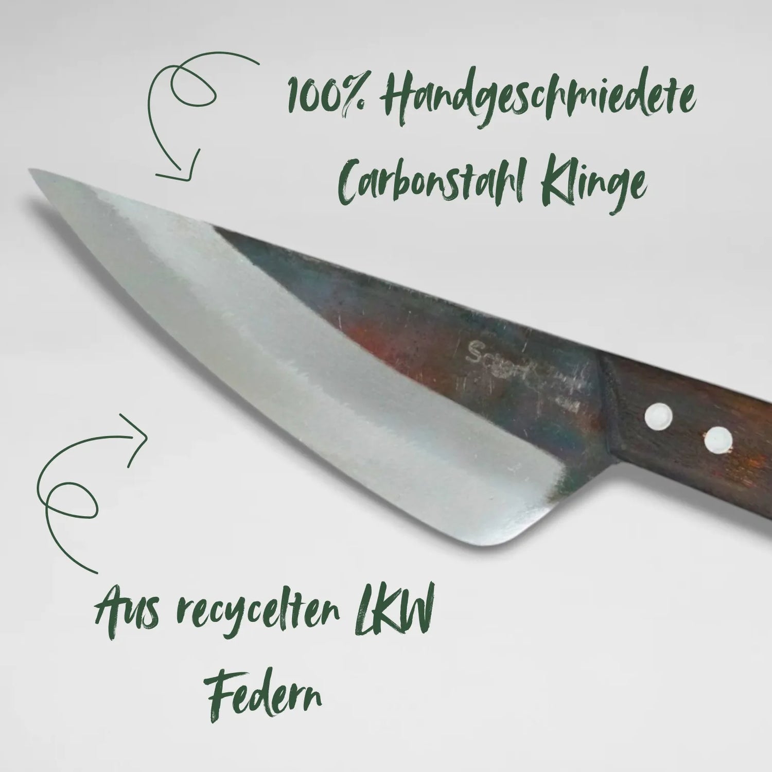 Seitenansicht des Petersilie-16 Wiegemesser mit 16cm Carbonstahl-Klinge und ausgewogener Konstruktion