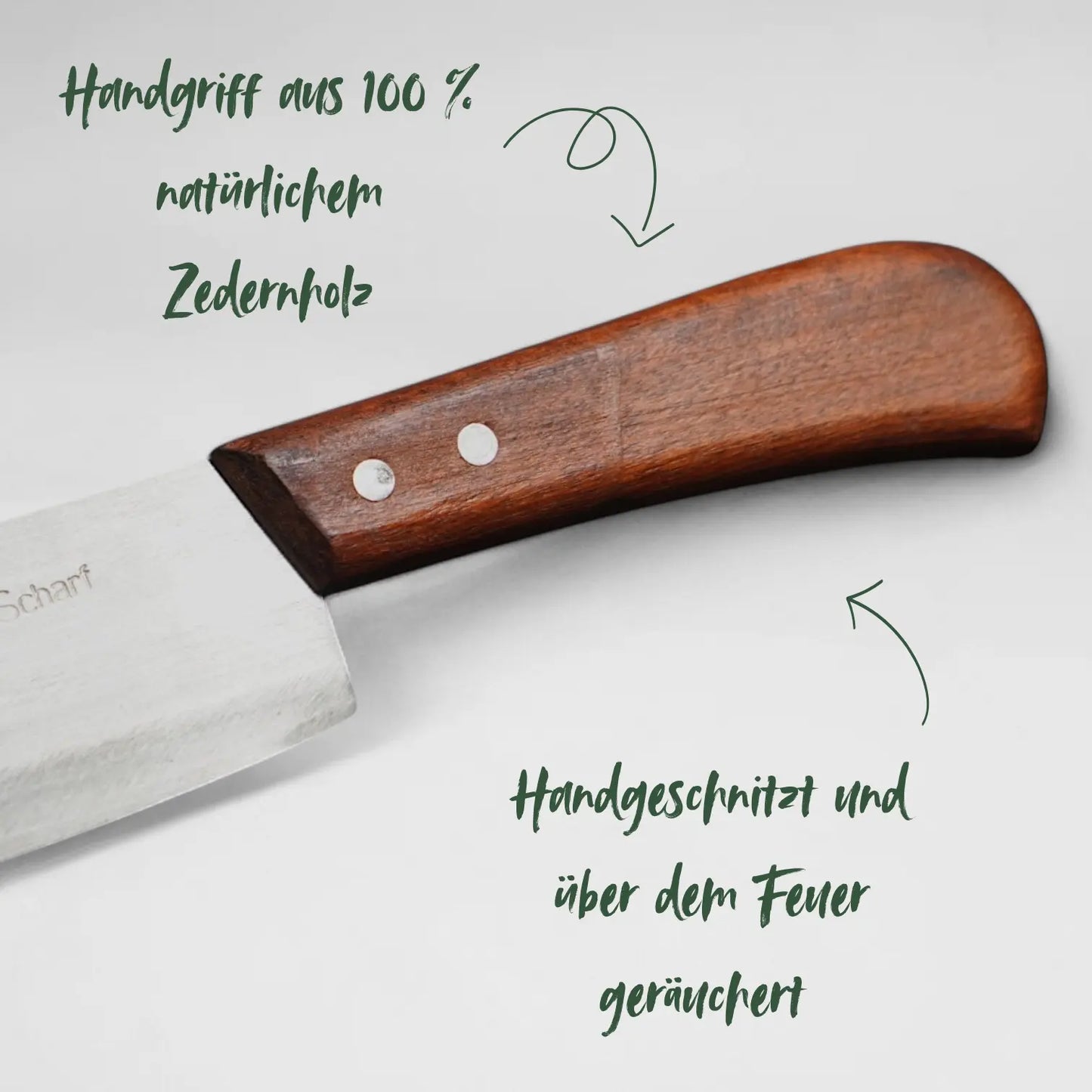 Detailansicht des Salbei-20 Zedrach-Holzgriffs mit ergonomischem Design, einzigartiger Maserung und professionellem Griffkomfort